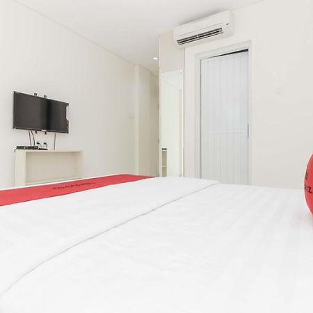 Hotel RedDoorz near Pancoran Giacarta Esterno foto