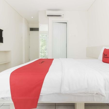 Hotel RedDoorz near Pancoran Giacarta Esterno foto