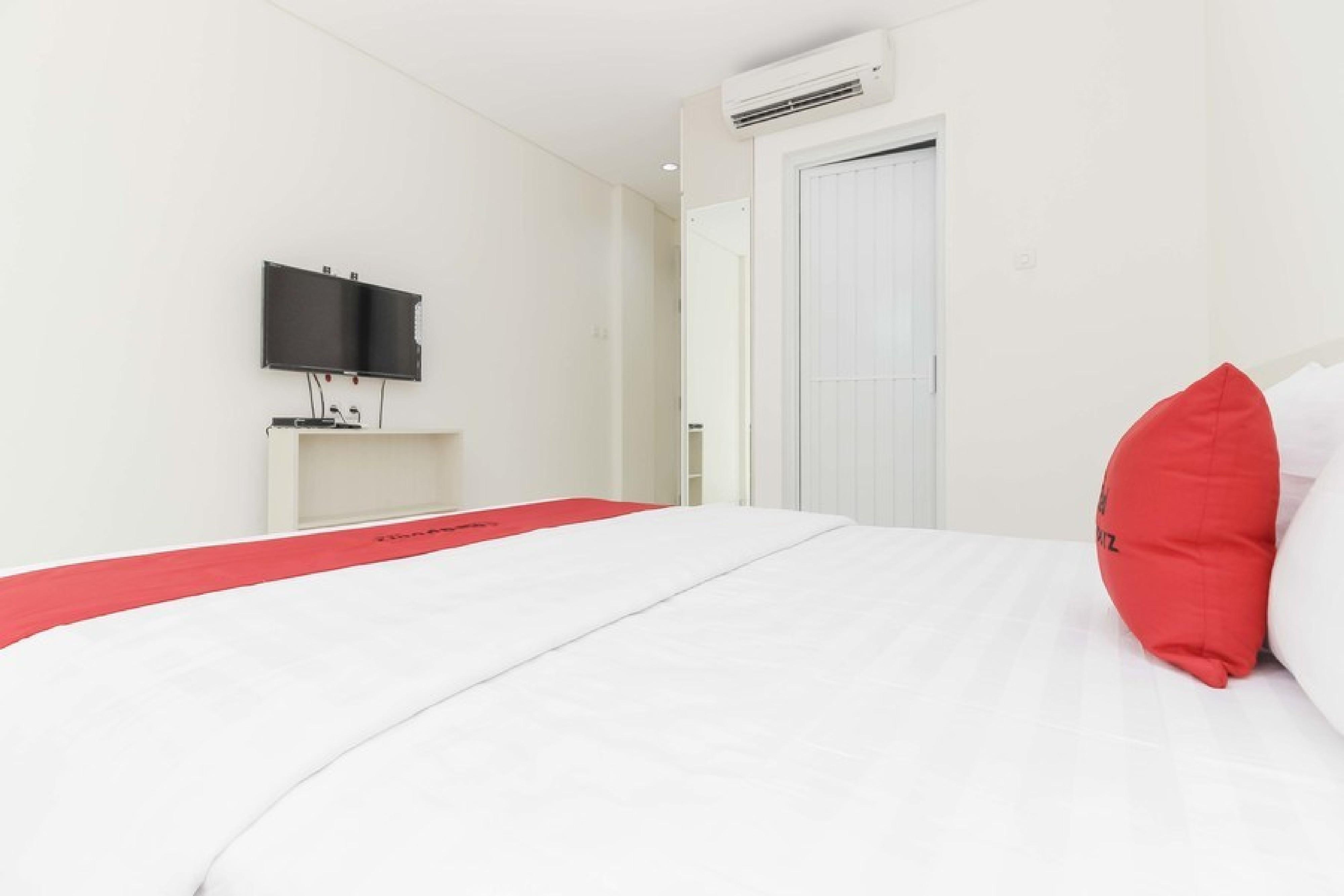 Hotel RedDoorz near Pancoran Giacarta Esterno foto