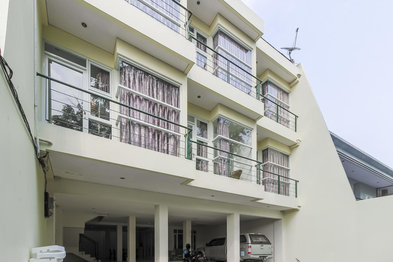 Hotel RedDoorz near Pancoran Giacarta Esterno foto
