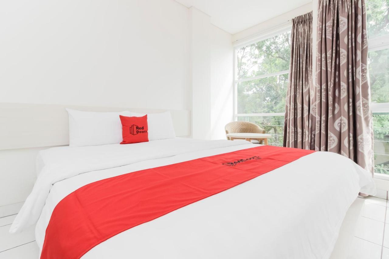Hotel RedDoorz near Pancoran Giacarta Esterno foto