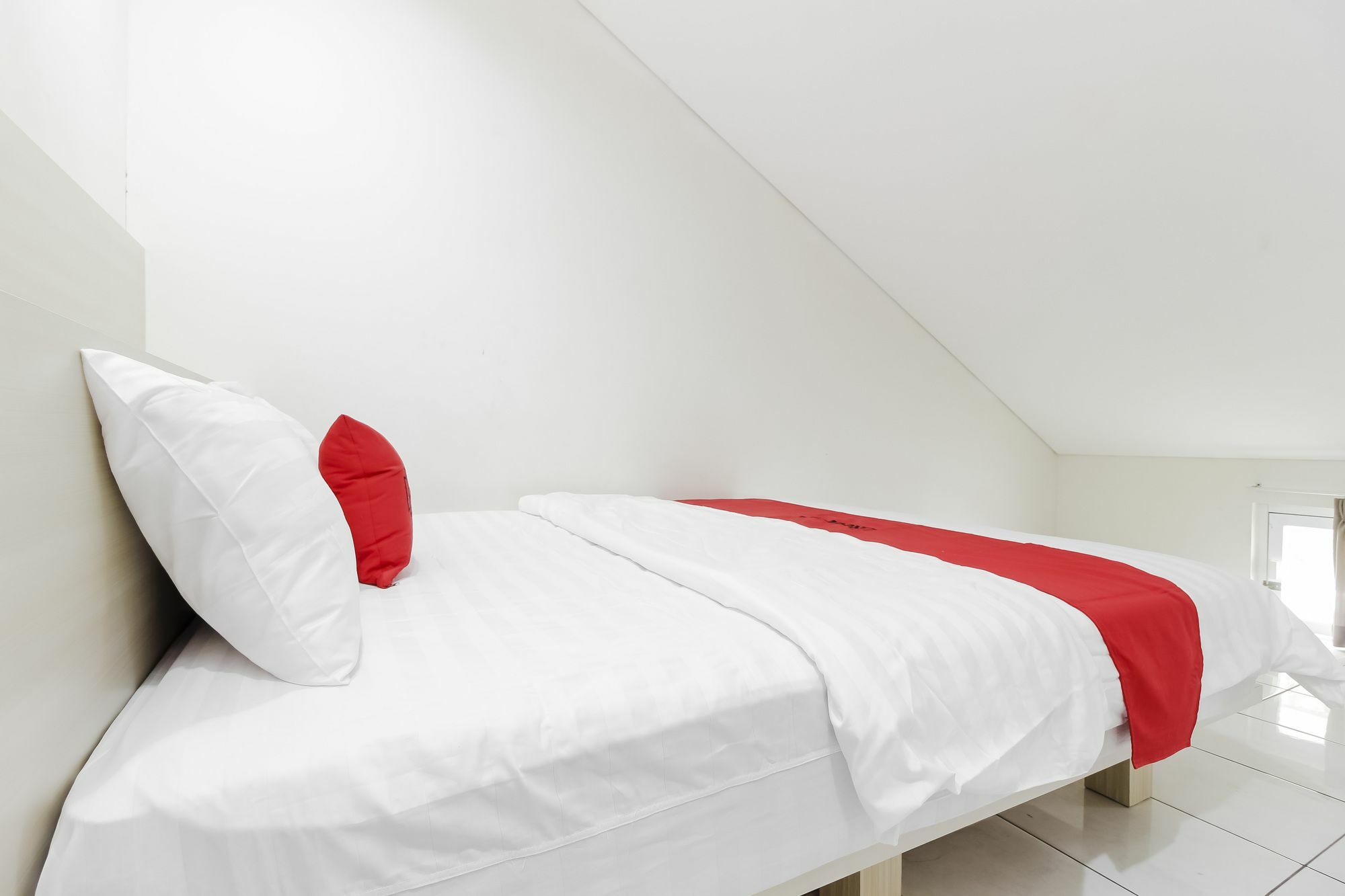 Hotel RedDoorz near Pancoran Giacarta Esterno foto