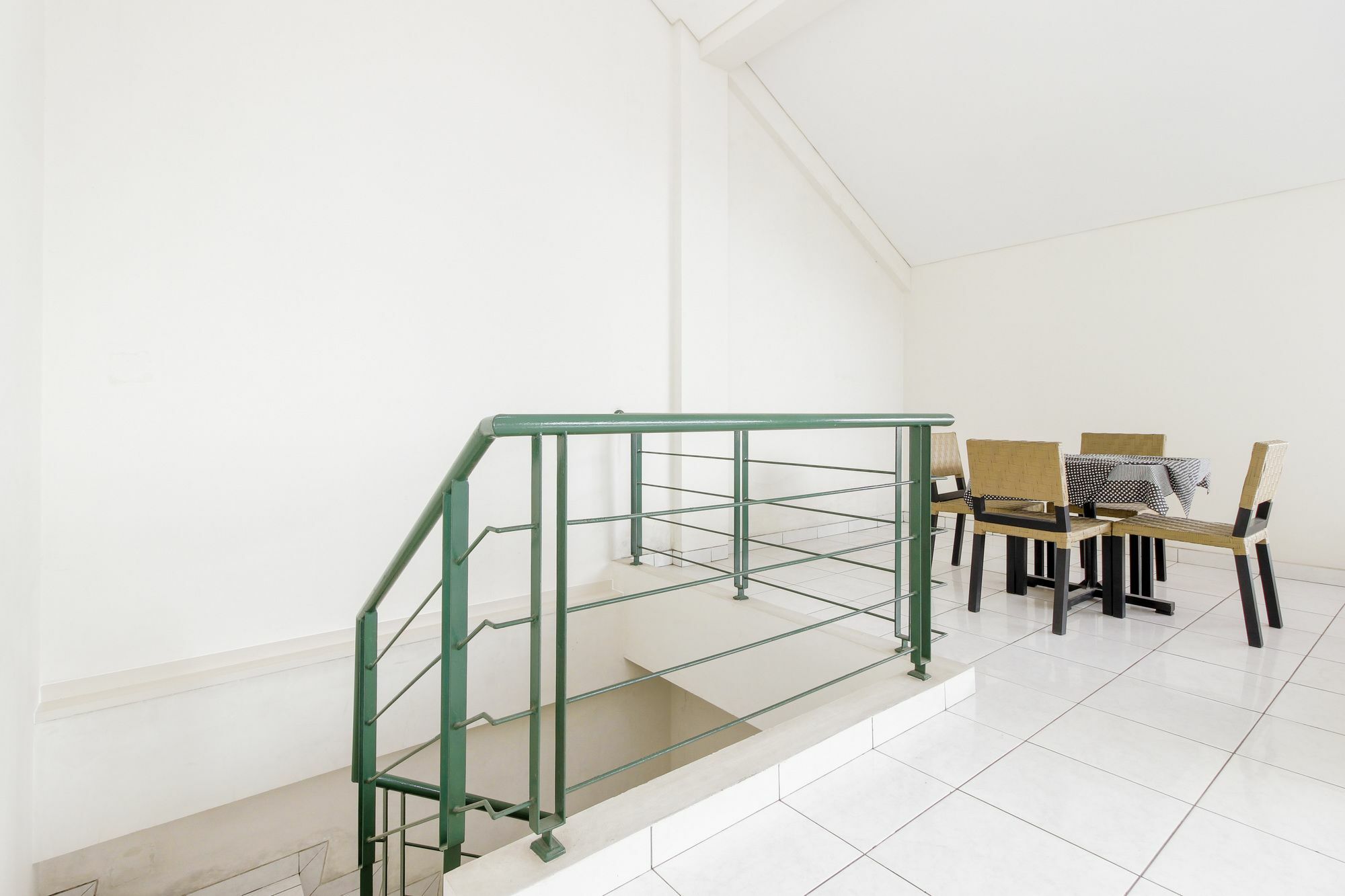 Hotel RedDoorz near Pancoran Giacarta Esterno foto